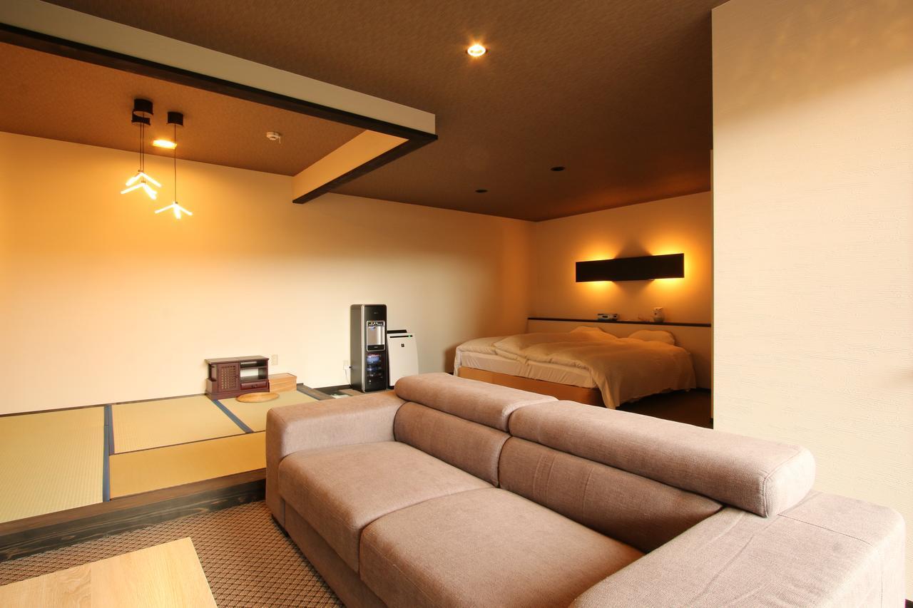 Uedaya Hotel Yamaga Buitenkant foto