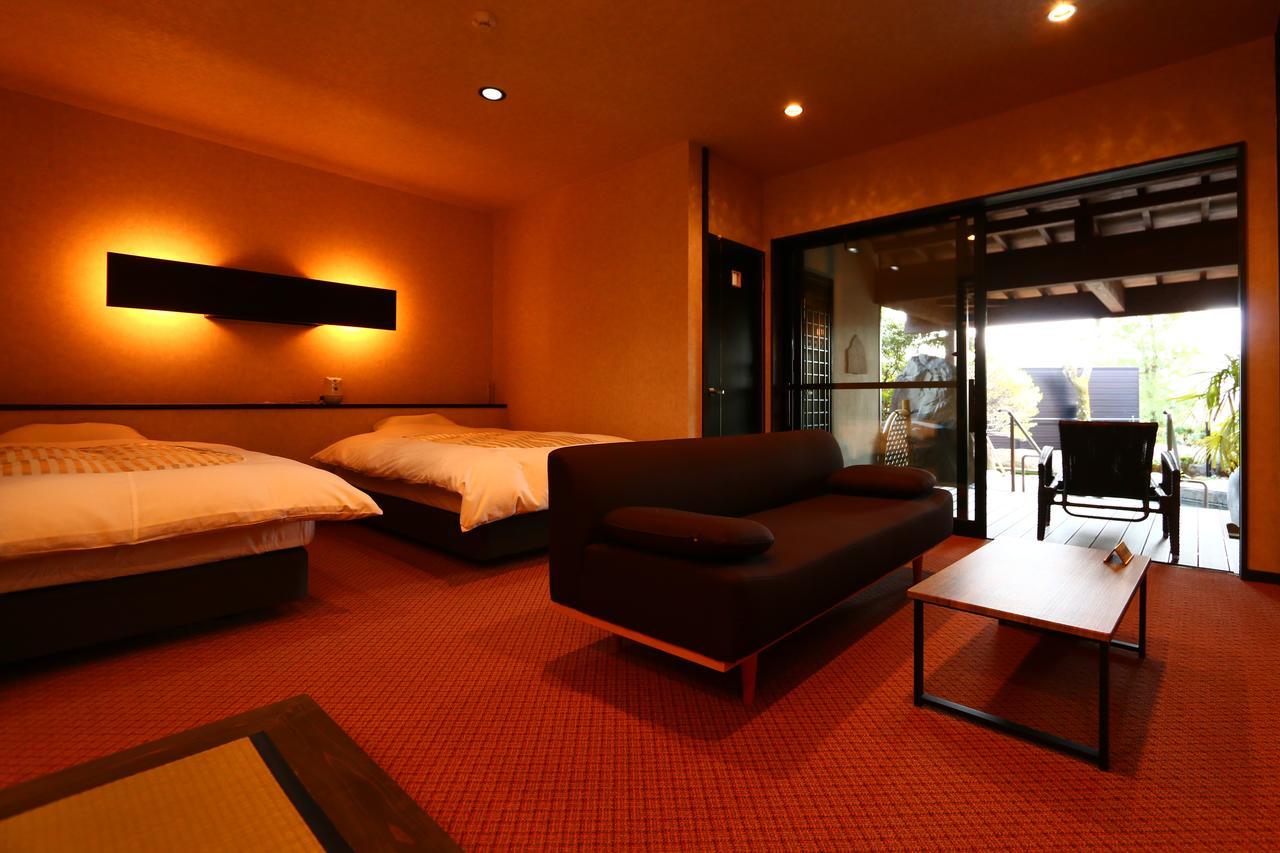 Uedaya Hotel Yamaga Buitenkant foto